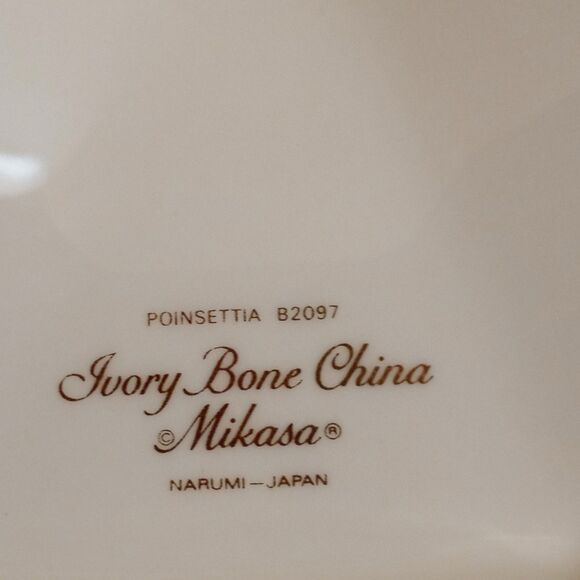 Ivory Bone China Mikasa Christmas Poinsettia Candle Holders Gold Trim - Picture 10 of 11